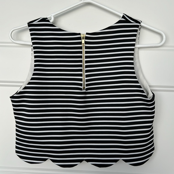 Necessary Objects Cropped Scalloped Hem Sleeveless Top in Sz Medium - Picture 3 of 7